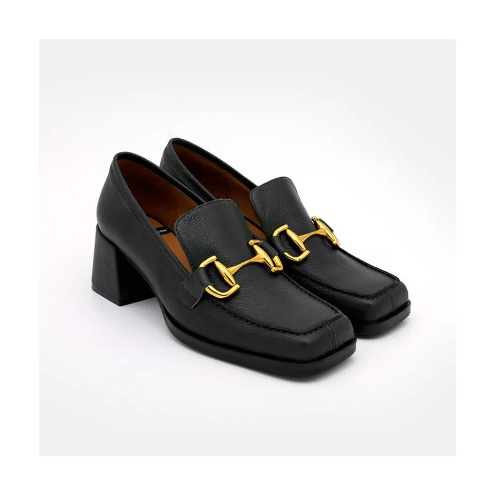ANGEL ALARCON Kiski - Mocasin De Piel Con Tacon Ancho Y Adorno Metalico Outlet