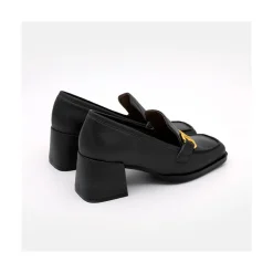 ANGEL ALARCON Kiski - Mocasin De Piel Con Tacon Ancho Y Adorno Metalico Outlet