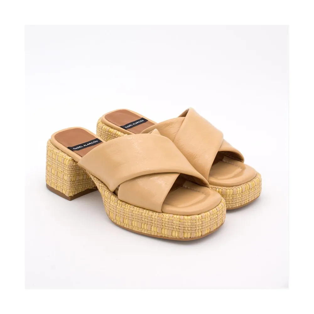 ANGEL ALARCON Muses - Mule De Piel Con Pala Cruzada Con Tacon Ancho Y Plataforma De Rafia New