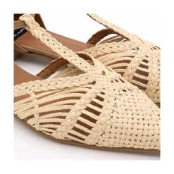 ANGEL ALARCON Pulp - Sandalia De Rafia T-Strap Con Puntera Y Talon Cerrado. Clearance